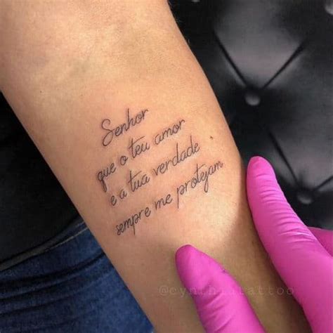 Tatuagens de frases no braço 45 inspirações perfeitas para tatuar