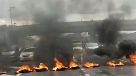 Manifestantes promovem inúmeros bloqueios nas rodovias da região