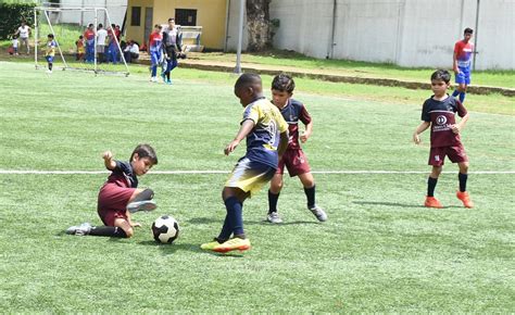 Sub 6 se destaca en Torneo Interescolar de Fútbol Torremar