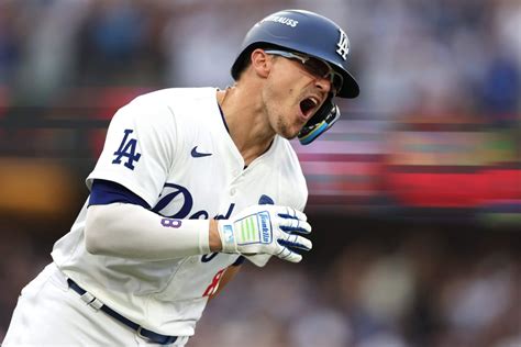 Kiké Hernández delivers again as Dodgers advance: ‘He’s not afraid of