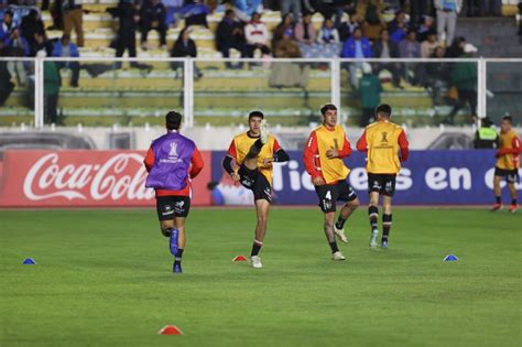 Bolívar clasificó a octavos de final como primero del grupo E tras