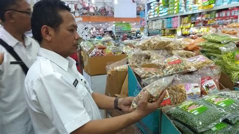 Razia Makanan Koperindag Temukan Bahan Makanan Kadaluarsa