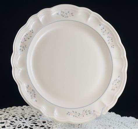 ONE Pfaltzgraff Remembrance Pattern 10-1/2 Dinner Plate No Center Decal ...