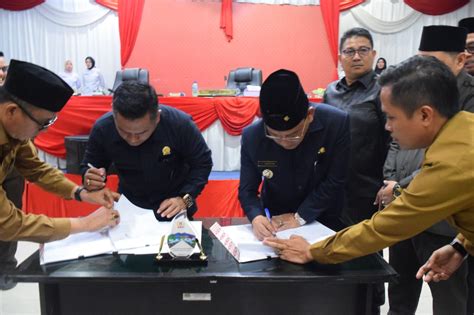 Penanda Tanganan Nota Kesepakatan P KUA PPAS APBD Kabupaten Muratara