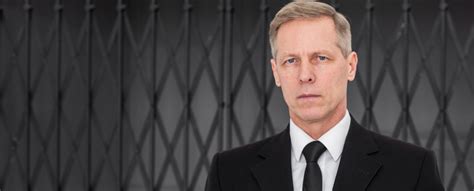 5 Steps To Outmaneuver The System: A Guide To Becoming A Skilled Defence Attorney