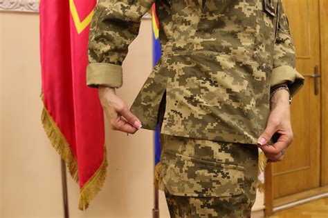 Військова форма для жінок: Міноборони представило оновлені зразки
