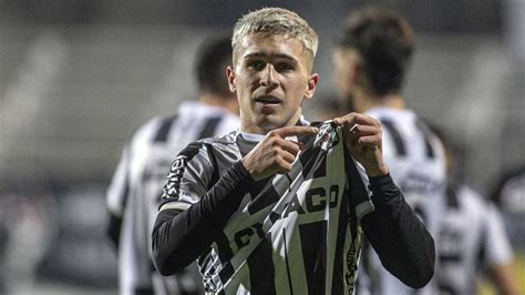 Botafogo faz proposta de R 7 3 milhões por atacante uruguaio