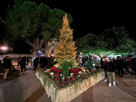 Taormina Accensione Dellalbero Di Natale A Trappitello