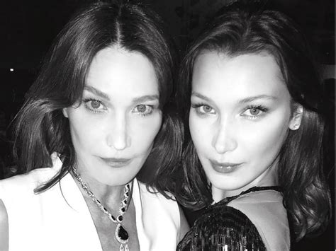 Photo Carla Bruni Pose Avec Bella Hadid Sa Fille Cach E Et La