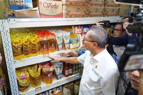 Mendag Tinjau Stok Dan Harga Bapok Di Pasar Kramat Jati Jakarta