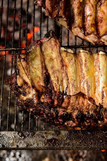 Costillas De Cerdo Asadas Patagonia Argentina Foto Premium