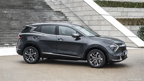 2023 Kia Sportage (Color: Penta Metal; Euro-Spec) | Front Three-Quarter