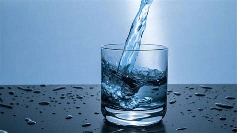 Beve 10 litri d acqua al giorno la diagnosi è spaventosa