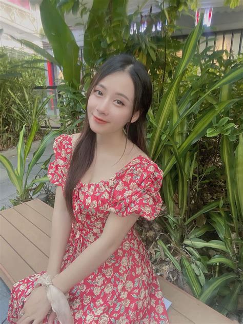 Cổ vũ tuyển Việt Nam hot girl Hà thành lộ danh tính ngỡ ngàng Bên lề sân cỏ Việt Giải Trí