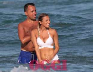 Luigi Di Maio E Virginia Saba Giocherellano Al Mare Dago Fotogallery