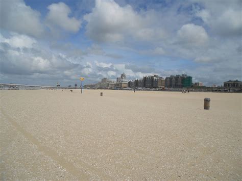 Den Haag beach - as I see it by aranyhaj23 on DeviantArt