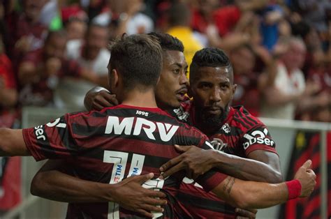 Internacional Anuncia Oficialmente A Contrata O De Lateral Do Flamengo