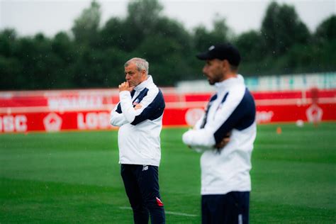 Bruno Genesio Et Le Vestiaire Du Losc Assument Leurs Ambitions Pour La