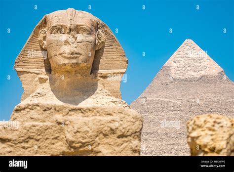 El Cairo Egipto La Gran Esfinge De Giza Pie Con Las Grandes Pir Mides