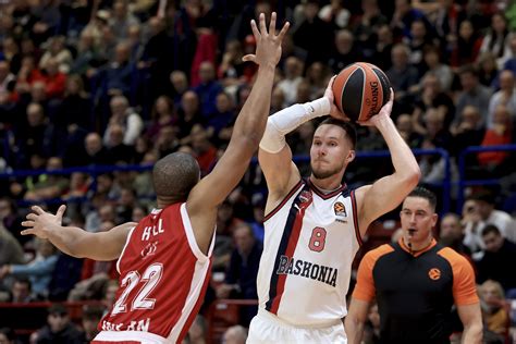 Derrota en Milán para cerrar la primera vuelta Saski Baskonia