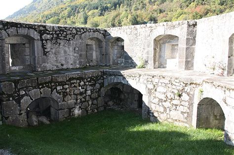 Château de Miolans à Saint Pierre d Albigny PA00118304 Monumentum