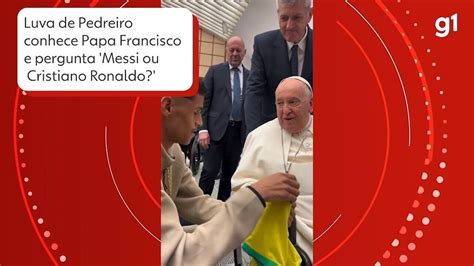 Vídeo Luva de Pedreiro conhece Papa Francisco e pergunta Messi ou