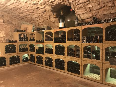 Aménagement d une Cave à vin voûtée en pierre Cave à vin Casier vin