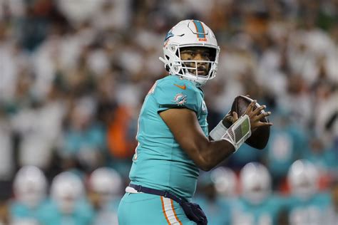 Miami Dolphins Head Coach Mike McDaniel Upholds Faith in Tua Tagovailoa ...