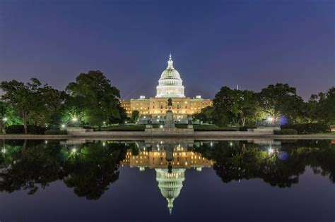 O Edif Cio Do Capit Lio Dos Estados Unidos Visto Da Piscina De Reflex O