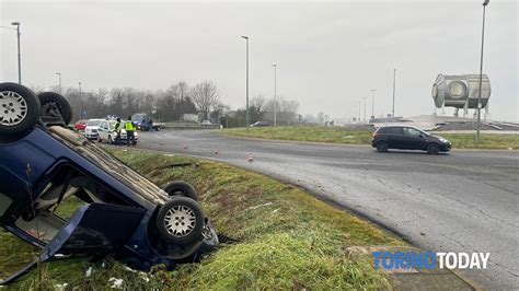 Incidente In Viale Certosa Angolo Via Manzoni A Collegno Dicembre