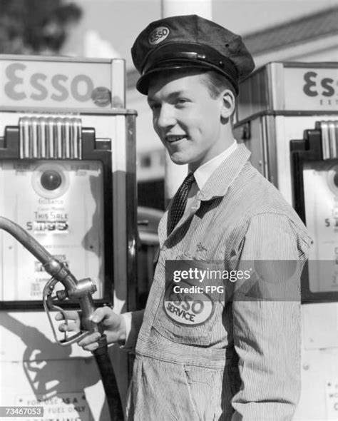 117 1950s Gas Station Attendant Stock Photos, High-Res Pictures, and Images - Getty Images