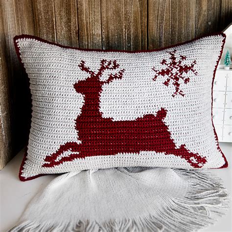 Ravelry Holiday Christmas Throw Pillows Pattern By Leelee Knits