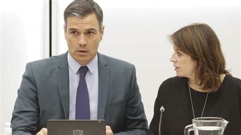 Dimiteix Adriana Lastra a número dos del PSOE i facilita a Sánchez