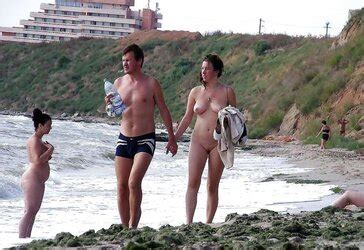 CMNF Nude Before Guys As It Should Be ZB Porn