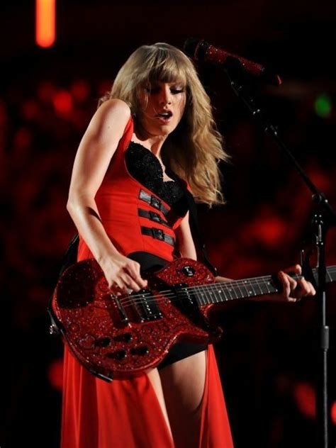 Taylor Swift rocking out her red guitar. #Red | Taylor swift red ...