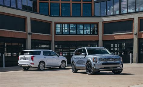 View Photos Of The 2020 Hyundai Palisade Vs 2020 Kia Telluride