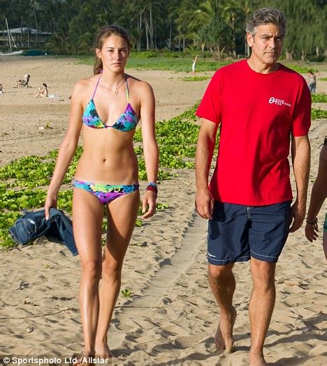 Hot Sexy Doon Mackichan Bikini Pics