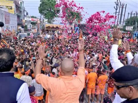 Sawan 2023 Cm Yogi Showered Flowers On Kanwariyas Merrut Watch Video