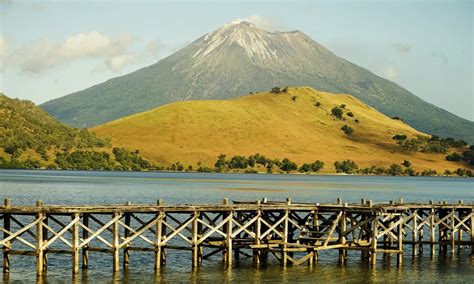 Badan Geologi Perluas Jarak Aman Gunung Ile Lewotolok