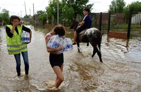 Inundaciones En La Matanza Hay Miles De Evacuados A La Espera De Que