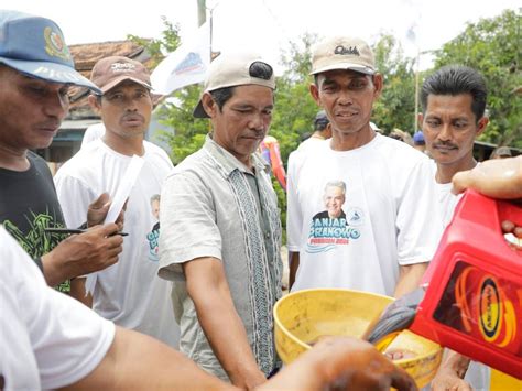 Warga Subang Bahagia Komunitas Nelayan Pesisir Bagi Oli Gratis GenPI Co