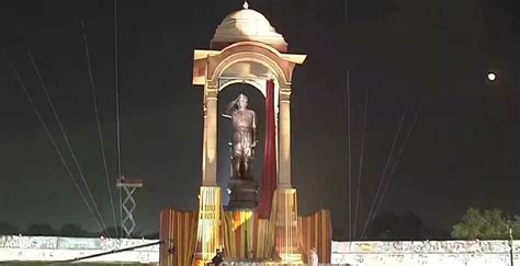 Netaji Subhash Chandra Bose’s statue unveiled at India Gate