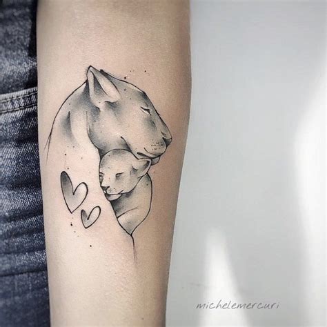 Leona Con Su Cachorro Por Michele Mercuri Tatuajes Para Mujeres