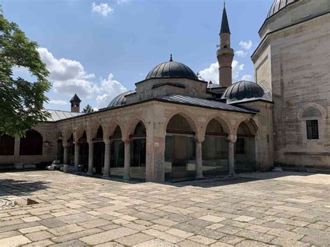 Seyyid Battal Gazi K Lliyesi Yenilenen Y Z Yle Ziyaret Ilerini Bekliyor