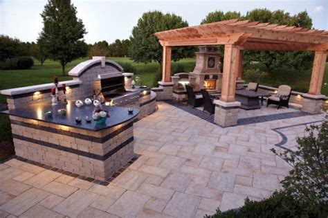 20 Backyard Entertainment Areas That Will Blow You Away