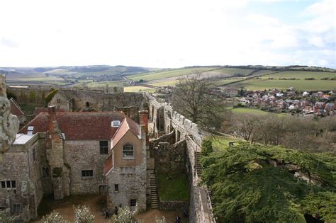 Carisbrooke_Castle,_Isle_of_Wight, | Carisbrooke castle, Isle of wight ...