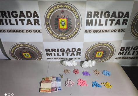 Brigada Militar Efetua Pris O De Uma Mulher E Apreens O De Um