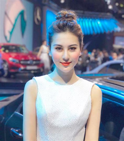 hot girl cằm ngắn bỗng nhiên dài ra thành chuẩn Vline