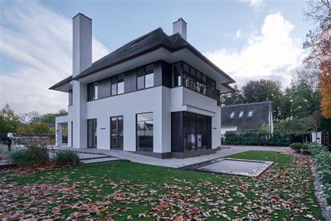 Nieuwbouw Witte Villa Met Rieten Kap In Eindhoven