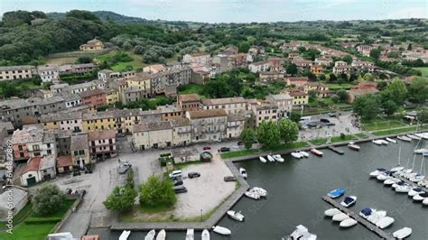 Il Borgo Di Capodimonte Sul Lago Di Bolsena Viterbo Lazio Italia